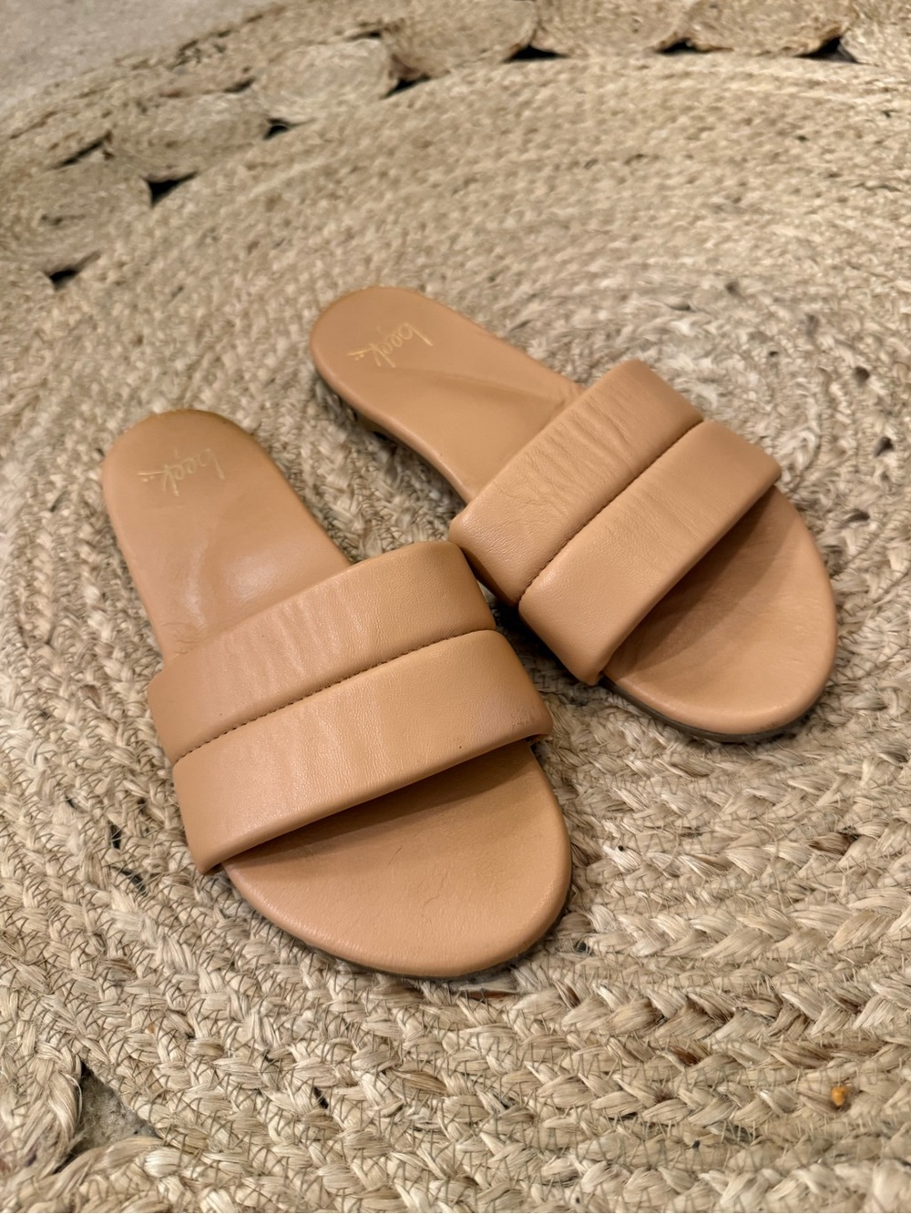 Women's Beek Tan Padded Slide Sandals size 7